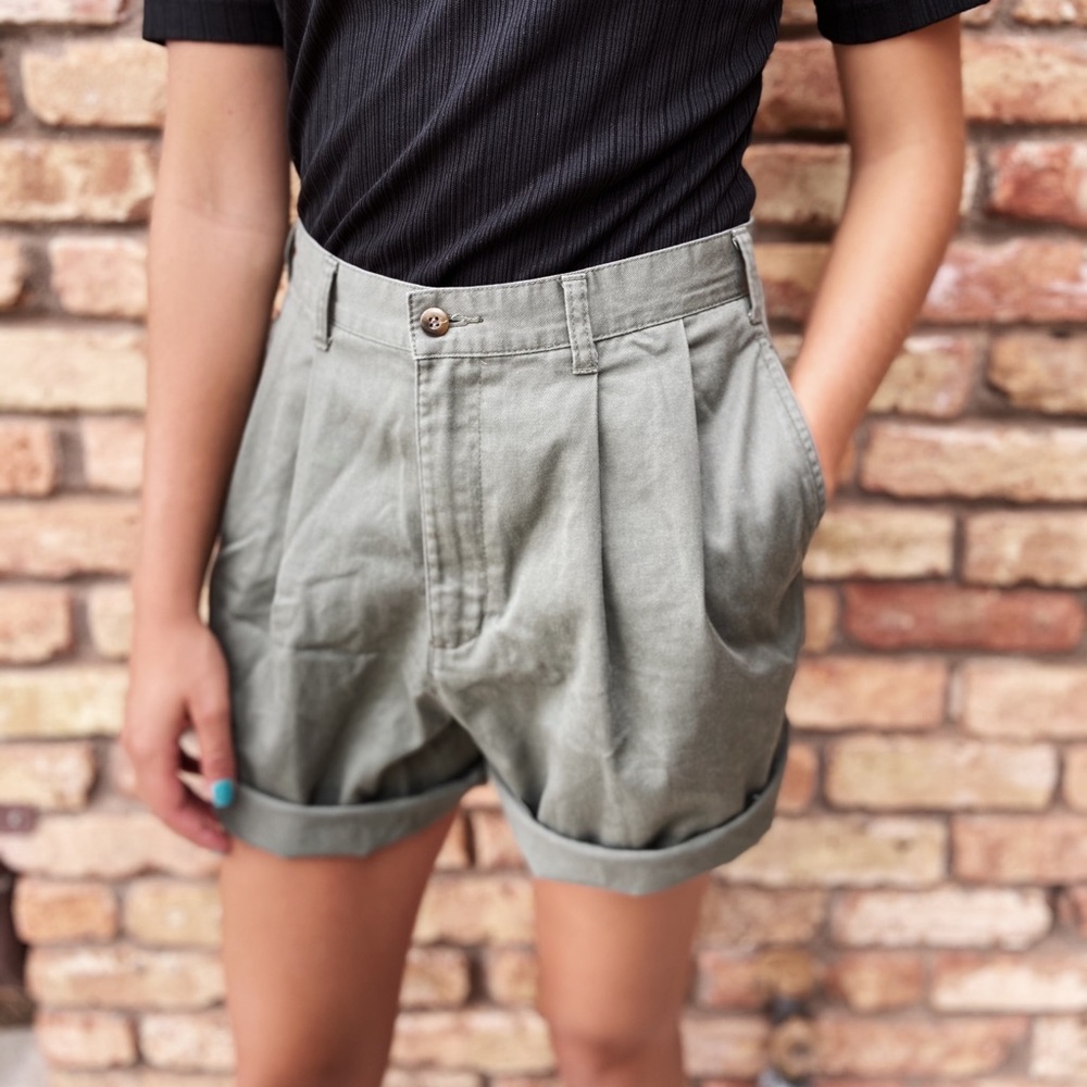 Vintage Docker’s pleated shorts - Picture 2 of 7